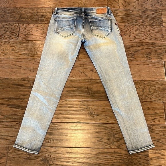 Driftwood Embroidered Floral Marilyn MID Rise NWT Size 27 - Picture 2 of 16